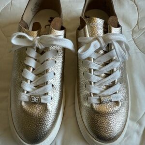 Sam Edelman Poppy Lace Up Sneaker. Size 6. New never worn - no box.